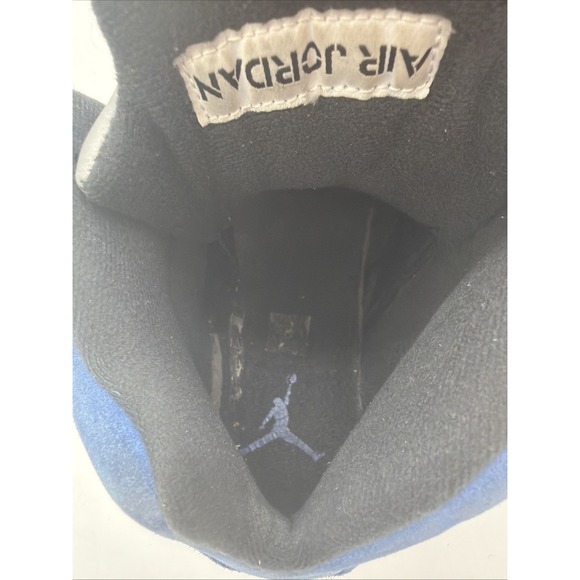 Athletic_Shoes